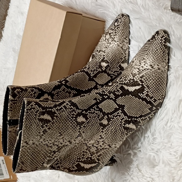 New Steve Madden Kapitol Python Print Ankle Booties Size 10M - Picture 6 of 12
